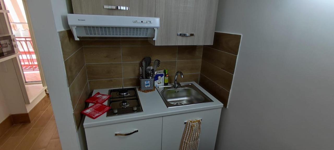Bibis Home เนเปิลส์ ภายนอก รูปภาพ